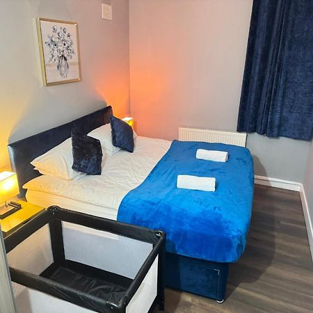 2 Bed Town Centre Nr Theatre Free Park Wi-Fi & Garden Apartment Aylesbury  Ngoại thất bức ảnh