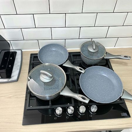 2 Bed Town Centre Nr Theatre Free Park Wi-Fi & Garden Apartment Aylesbury  Ngoại thất bức ảnh