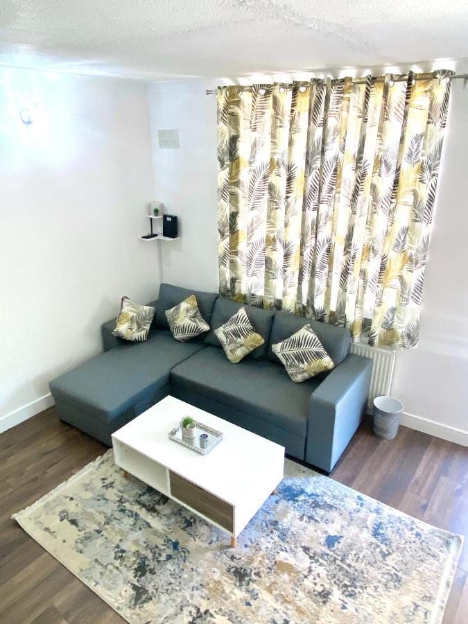 2 Bed Town Centre Nr Theatre Free Park Wi-Fi & Garden Apartment Aylesbury  Ngoại thất bức ảnh