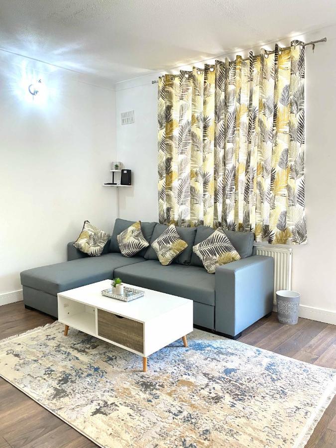 2 Bed Town Centre Nr Theatre Free Park Wi-Fi & Garden Apartment Aylesbury  Ngoại thất bức ảnh
