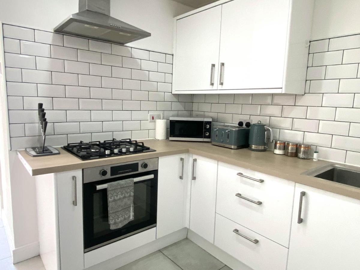 2 Bed Town Centre Nr Theatre Free Park Wi-Fi & Garden Apartment Aylesbury  Ngoại thất bức ảnh