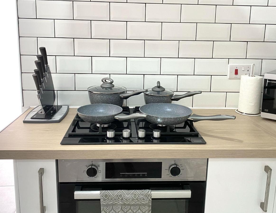 2 Bed Town Centre Nr Theatre Free Park Wi-Fi & Garden Apartment Aylesbury  Ngoại thất bức ảnh