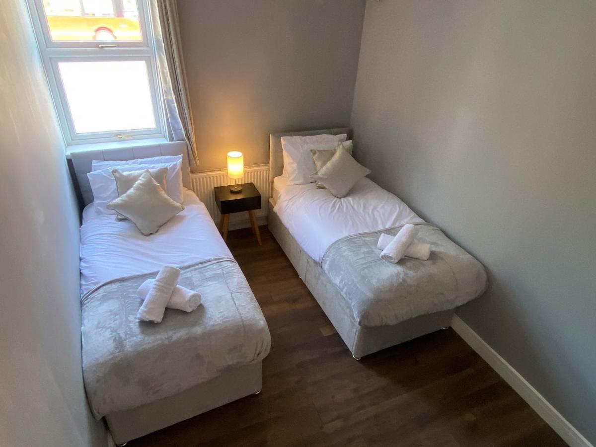 2 Bed Town Centre Nr Theatre Free Park Wi-Fi & Garden Apartment Aylesbury  Ngoại thất bức ảnh