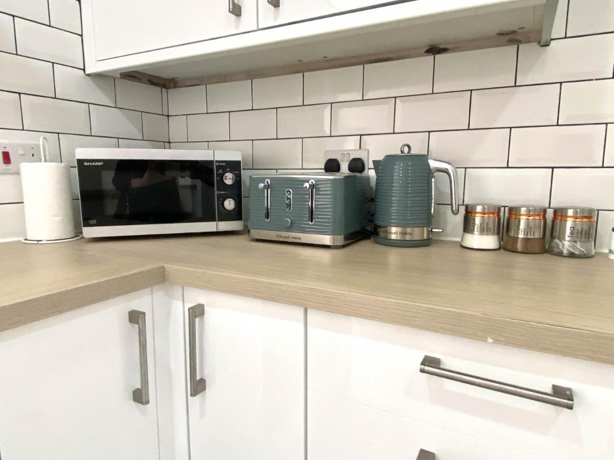 2 Bed Town Centre Nr Theatre Free Park Wi-Fi & Garden Apartment Aylesbury  Ngoại thất bức ảnh