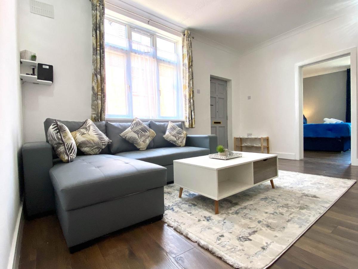 2 Bed Town Centre Nr Theatre Free Park Wi-Fi & Garden Apartment Aylesbury  Ngoại thất bức ảnh