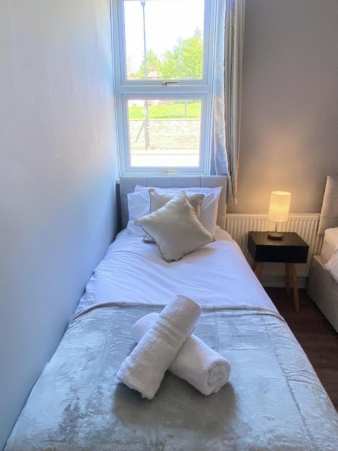 2 Bed Town Centre Nr Theatre Free Park Wi-Fi & Garden Apartment Aylesbury  Ngoại thất bức ảnh
