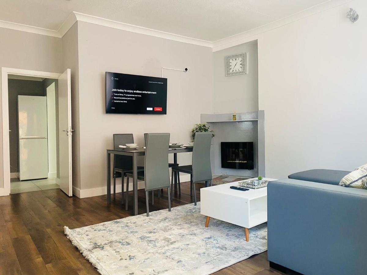 2 Bed Town Centre Nr Theatre Free Park Wi-Fi & Garden Apartment Aylesbury  Ngoại thất bức ảnh
