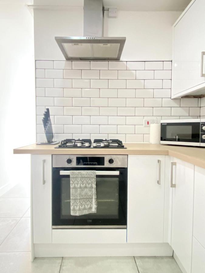 2 Bed Town Centre Nr Theatre Free Park Wi-Fi & Garden Apartment Aylesbury  Ngoại thất bức ảnh