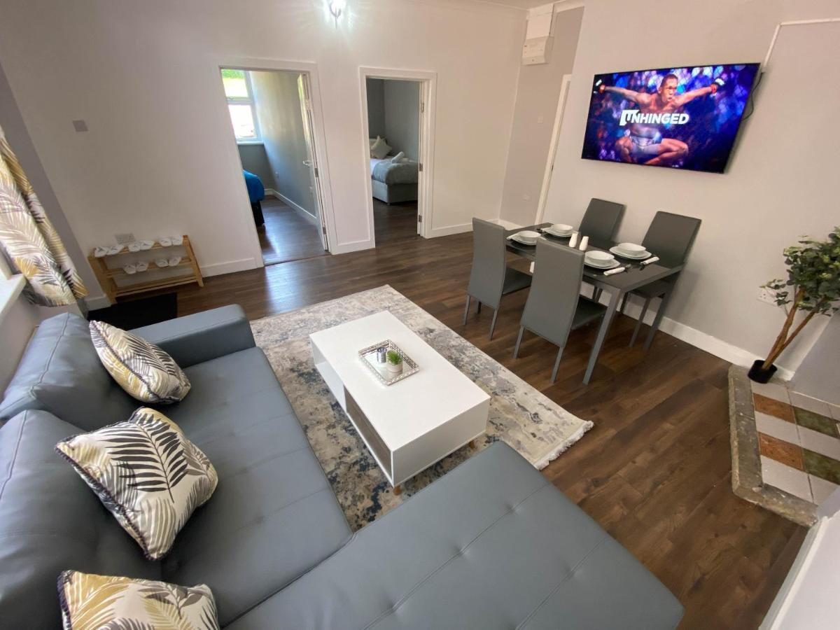 2 Bed Town Centre Nr Theatre Free Park Wi-Fi & Garden Apartment Aylesbury  Ngoại thất bức ảnh