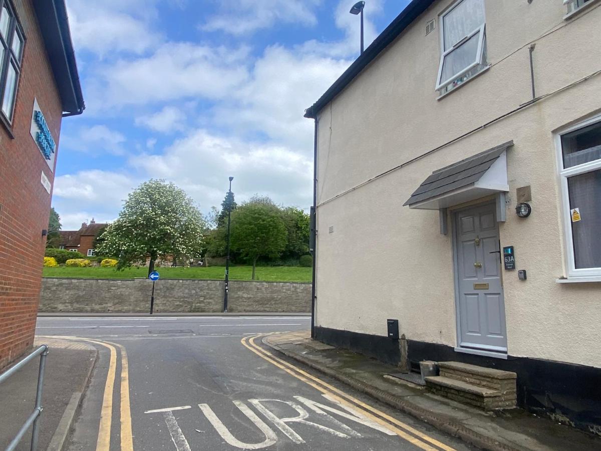 2 Bed Town Centre Nr Theatre Free Park Wi-Fi & Garden Apartment Aylesbury  Ngoại thất bức ảnh