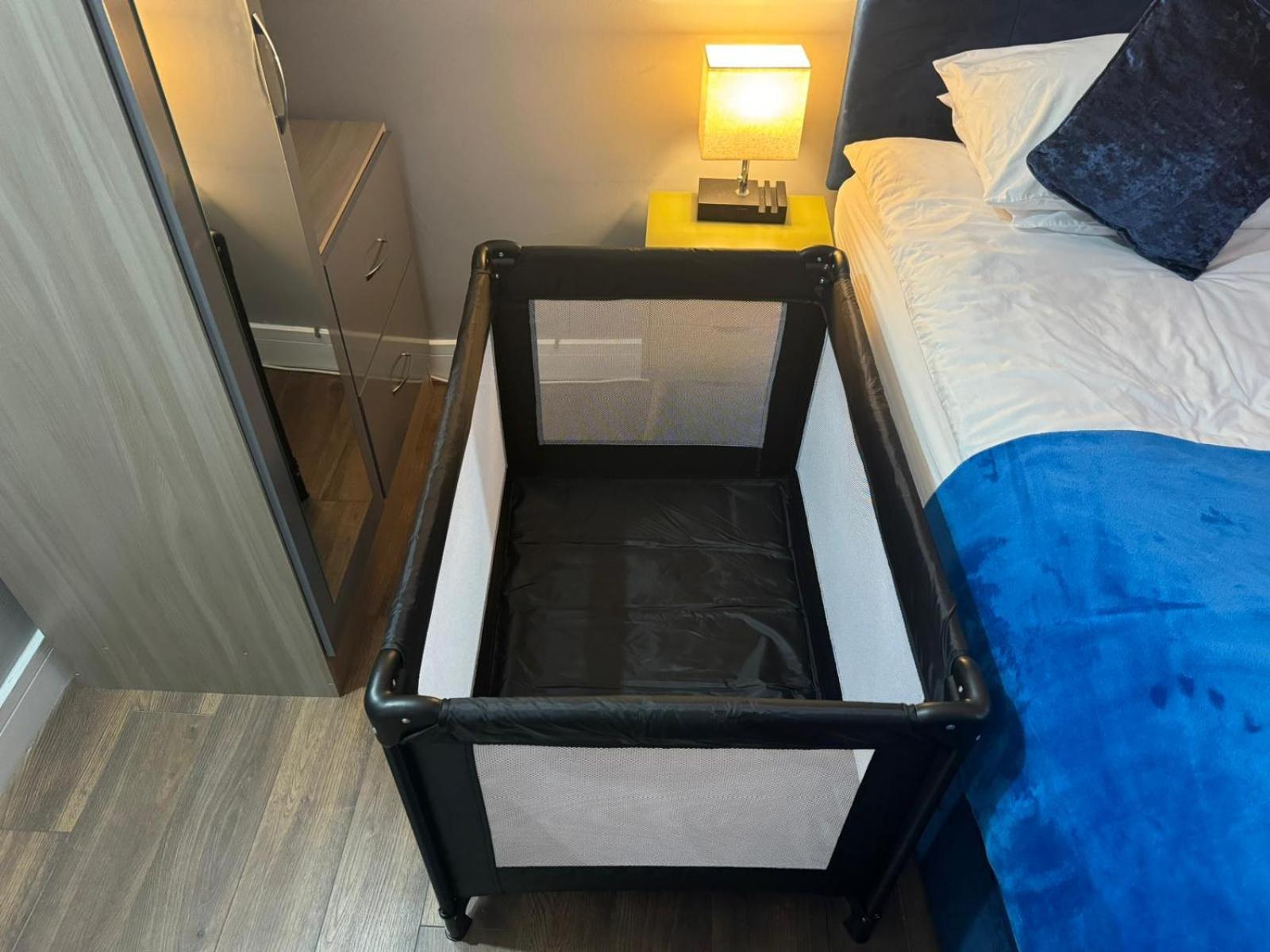 2 Bed Town Centre Nr Theatre Free Park Wi-Fi & Garden Apartment Aylesbury  Ngoại thất bức ảnh